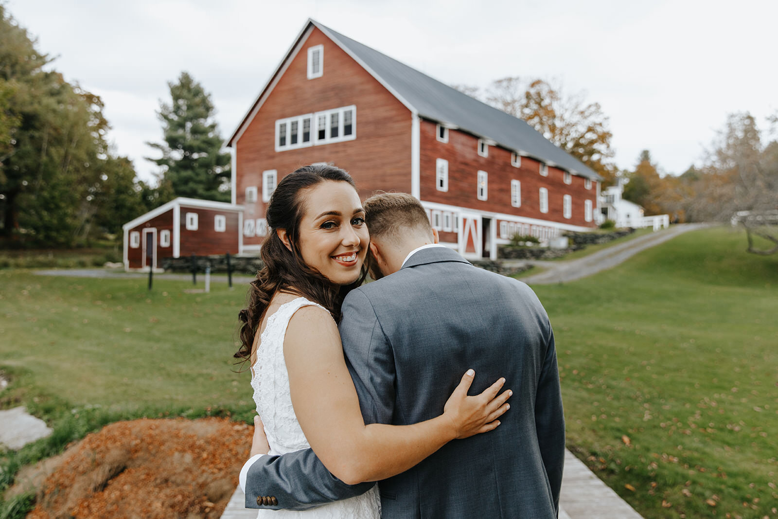 Skinner-Barn-Vermont-Boston-Wedding-Photographer-Lensy-Lindsey-Michelle-0708.jpg