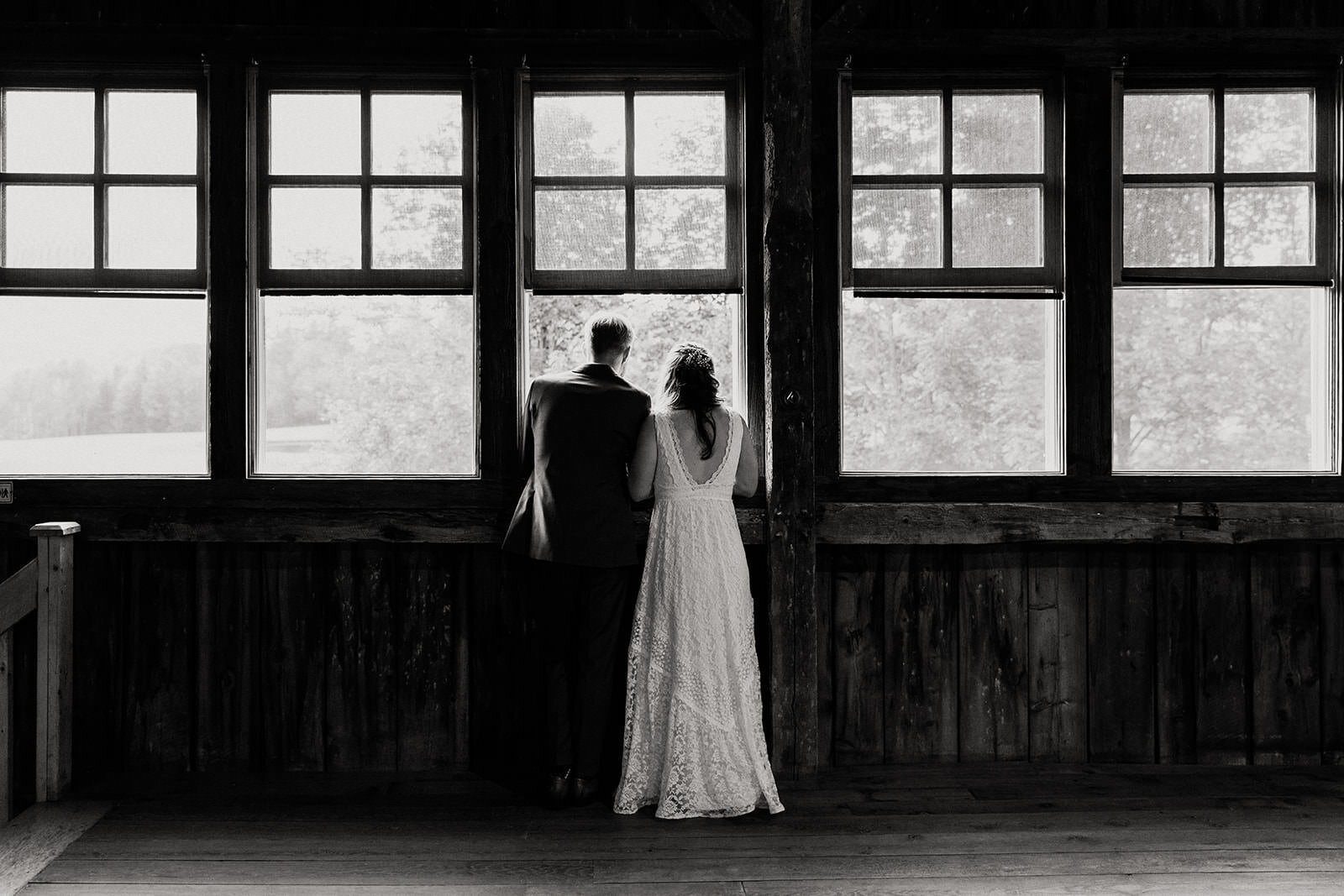 Skinner-Barn-Vermont-Boston-Wedding-Photographer-Lensy-Lindsey-Michelle-1001.jpg